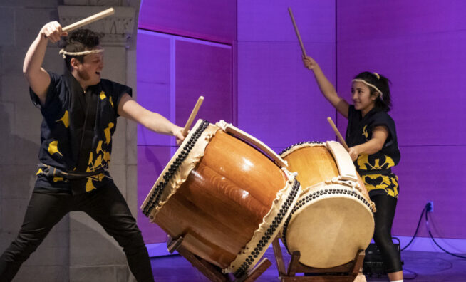 琴と太鼓の演奏で開幕したテンプル大学米国本校でのTUJ40周年記念イベントは、TUJの過去・現在・未来を考える機会となりました。（撮影＝ジョセフ・V・ラボリト）