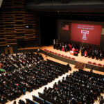 テンプル大学ジャパンキャンパス2024年度卒業式に約300名の卒業生と来賓1,000名が出席、祝賀ムードに包まれる