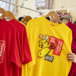 テンプル大学パロディーTシャツでTUJ学生と地域がつながる 文化交流の新しい架け橋