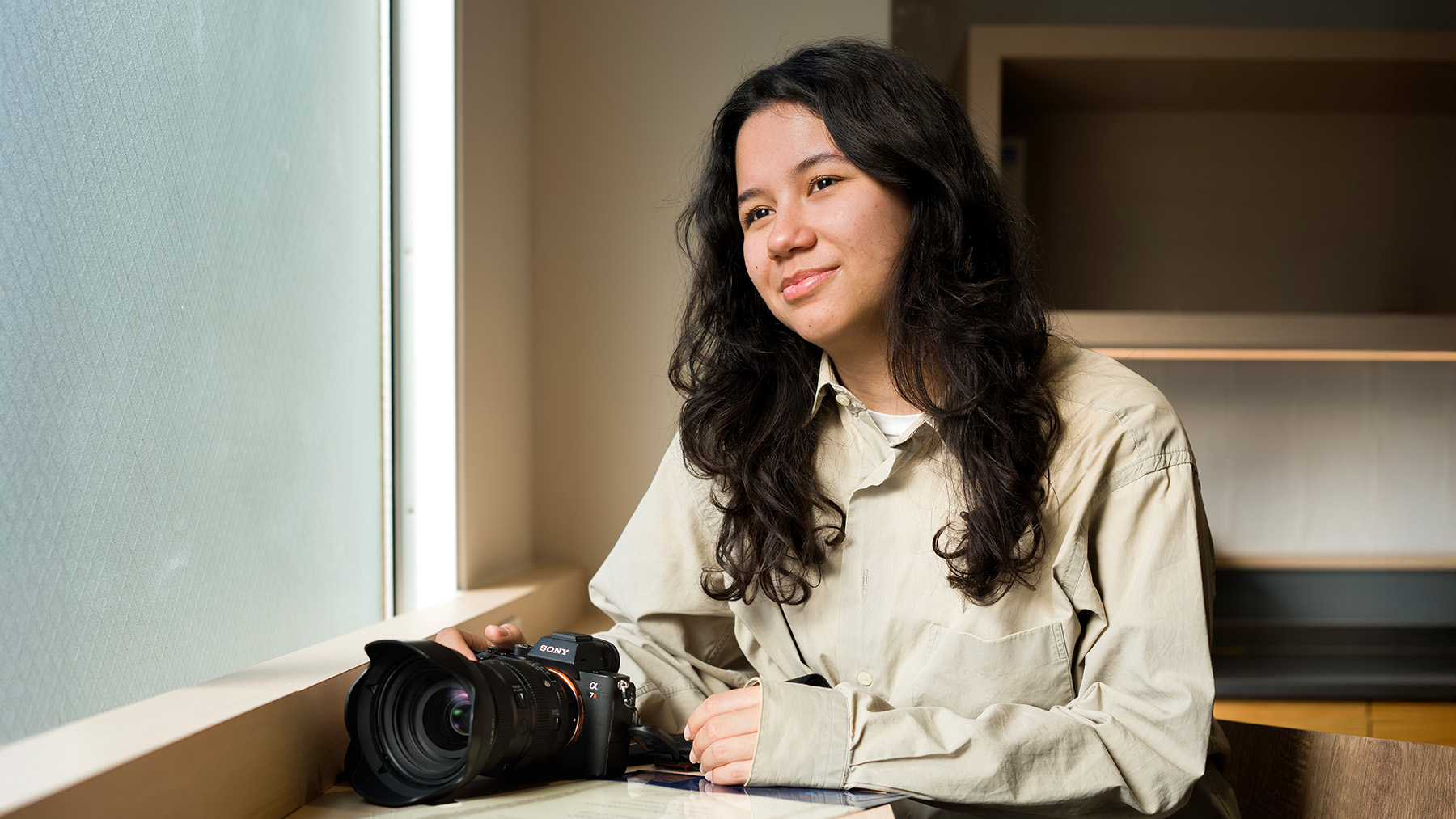 TUJ学生のタヒナ・ラコトナナハリさんがFCCJのスワデシュ・デロイ奨学金を受賞