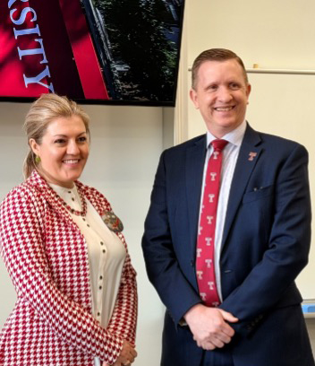 マシュー・ウィルソンTUJ学長と