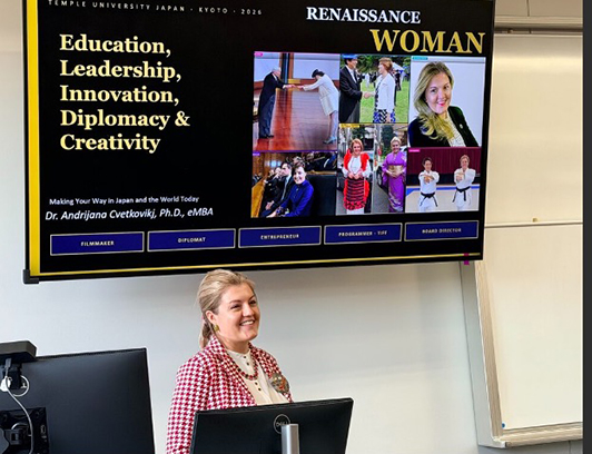 講義するツヴ ェトコビッチ博士