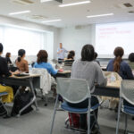 テンプル大学ジャパンキャンパスの英語教員向け研修プログラム、大阪府議会で紹介